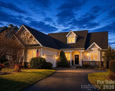 40 Bunker Ct, Mills River, NC 28759