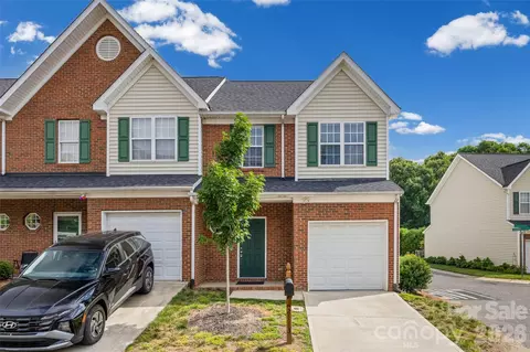2113 Lennoxshire Square Ct, Charlotte, NC 28210