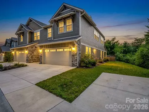 572 Sweet Birch Park Ln, Black Mountain, NC 28711