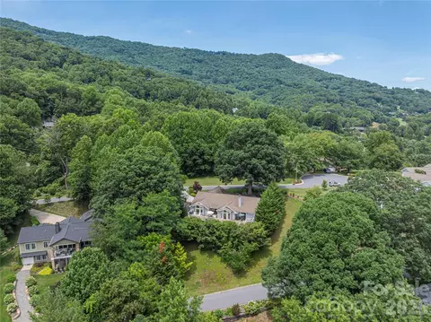 94 Oakcrest Ln, Waynesville, NC 28786