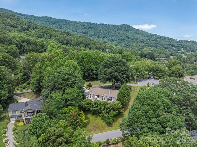 94 Oakcrest Ln, Waynesville, NC 28786