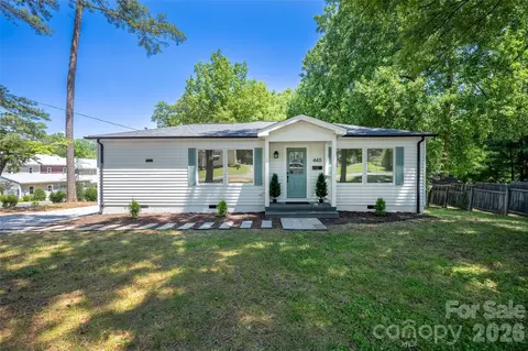 445 Oakwood Ave, Mooresville, NC 28115