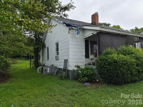 6 Hampton St, Great Falls, SC 29055