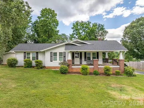 46 Gilkey St, Marion, NC 28752