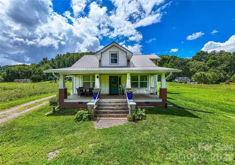 16 Riverside Dr, Barnardsville, NC 28709