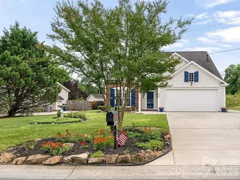 1000 Kerry Greens Dr, Matthews, NC 28104