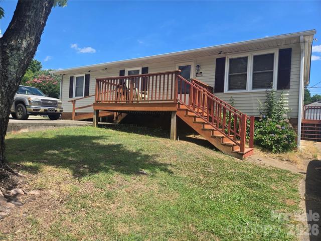 630 9th Avenue Se Dr SE, Hickory, NC 28602