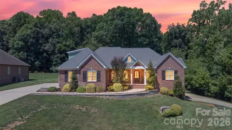 157 Natures Trl, Statesville, NC 28625