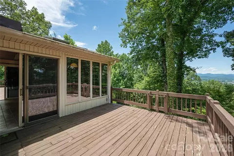 615 Goldview Dr, Hendersonville, NC 28791
