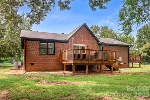 Exterior - 2406 Bearskin Ln, Monroe, NC 28110 photo 3 of 7