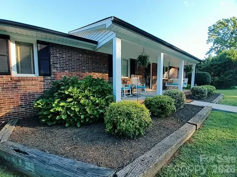 318 Rutledge Rd, Mount Holly, NC 28120