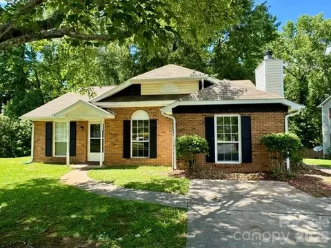 8029 Glencannon Dr, Charlotte, NC 28227
