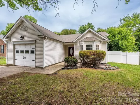 4821 Renfrew Dr, Concord, NC 28027