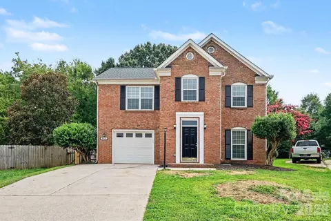 8401 Redstone View Dr, Charlotte, NC 28269