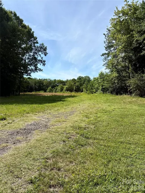 1323 Hill Rd, Lincolnton, NC 28092