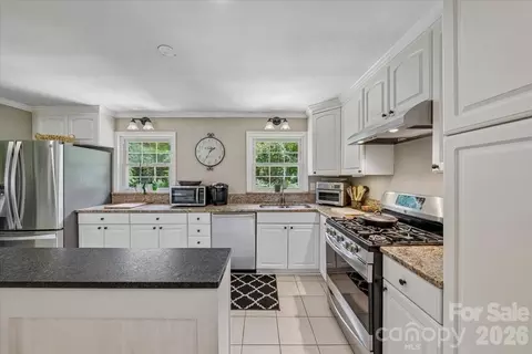 1135 Blueberry Ln, Charlotte, NC 28226