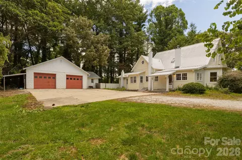 100 Cannon Dr, Hendersonville, NC 28792