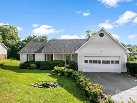 1 Strathmore Dr, Arden, NC 28704
