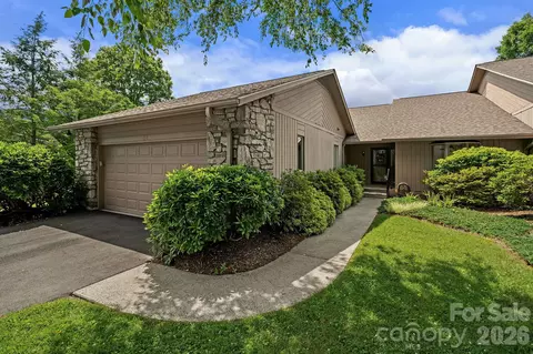 52 Clubside Dr, Asheville, NC 28804