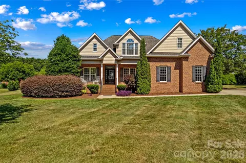 185 Upper Oak Dr, Statesville, NC 28625