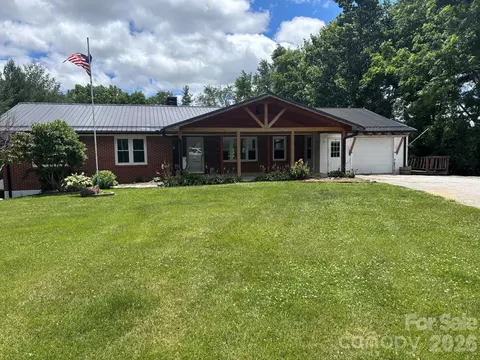 86 Jack Sullins Rd, Spruce Pine, NC 28777