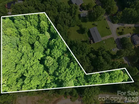 1 Bud Dr, Marion, NC 28752
