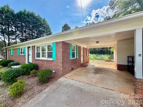 Exterior - 425 Bost Rd, Morganton, NC 28655 photo 1 of 9