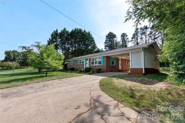 425 Bost Rd, Morganton, NC 28655