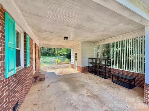 Exterior - 425 Bost Rd, Morganton, NC 28655 photo 4 of 9