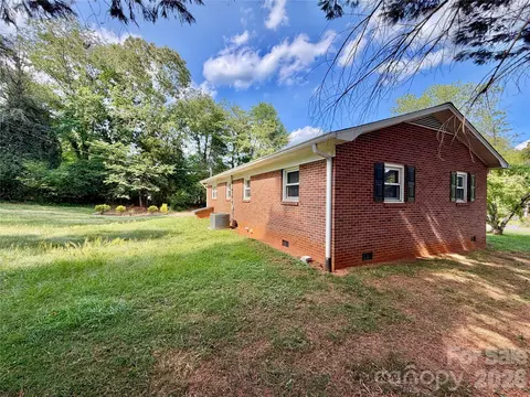 Exterior - 425 Bost Rd, Morganton, NC 28655 photo 8 of 9