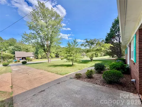 Exterior - 425 Bost Rd, Morganton, NC 28655 photo 3 of 9