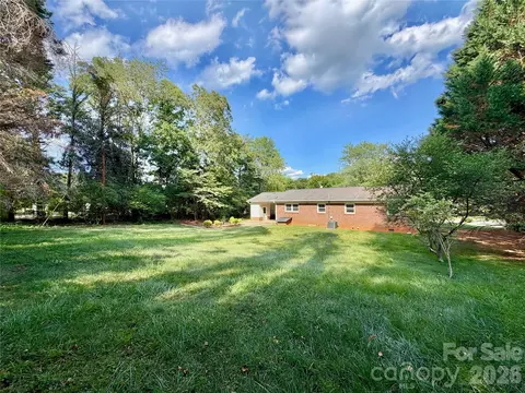 Exterior - 425 Bost Rd, Morganton, NC 28655 photo 7 of 9