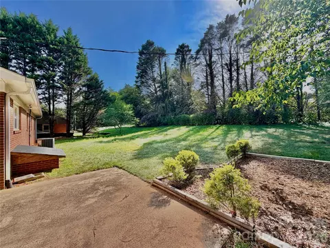 Exterior - 425 Bost Rd, Morganton, NC 28655 photo 5 of 9