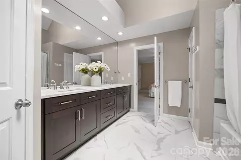 Bath - 636 Landsdowne Ct, Fort Mill, SC 29708 photo 4 of 5