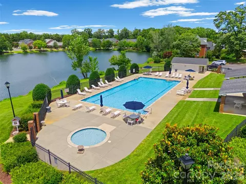Exterior - 636 Landsdowne Ct, Fort Mill, SC 29708 photo 8 of 9