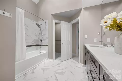 Bath - 636 Landsdowne Ct, Fort Mill, SC 29708 photo 5 of 5