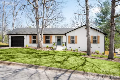 61 Knoll Ridge Dr, Asheville, NC 28804