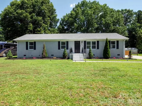 421 Catawba N Cir N, Matthews, NC 28104