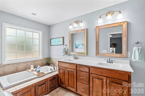 Bath - 101 Ruby Ln, Maiden, NC 28650 photo 2 of 3