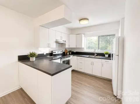 4822 Spring Lake Dr, Charlotte, NC 28212