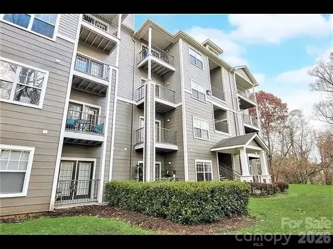 300 Vista Lake 3 Dr #3, Candler, NC 28715