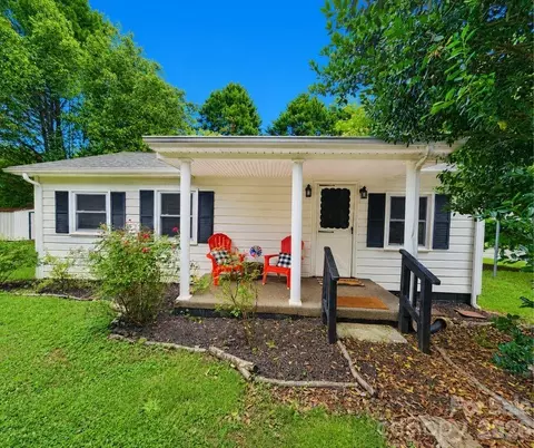 102 Aderholdt Rd, Bessemer City, NC 28016