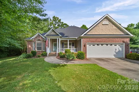1042 Marguerite Dr, Lowell, NC 28098