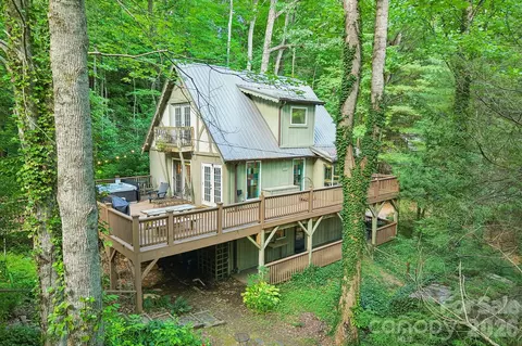21 Christy Ln, Maggie Valley, NC 28751