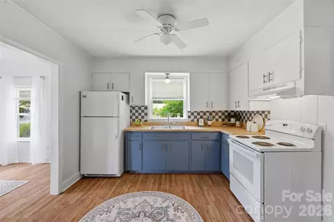 Kitchen - 1320 Tom Fox St, Morganton, NC 28655 photo 2 of 4