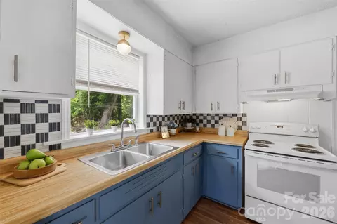 Kitchen - 1320 Tom Fox St, Morganton, NC 28655 photo 3 of 4