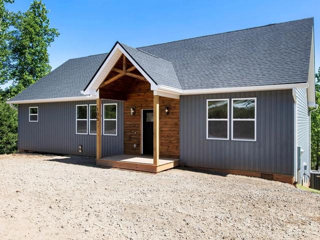 105 S Vineyard Village Dr, Old Fort, NC 28762
