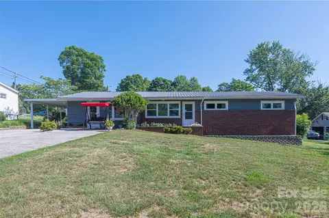1928 Marigold Ln, Hudson, NC 28638