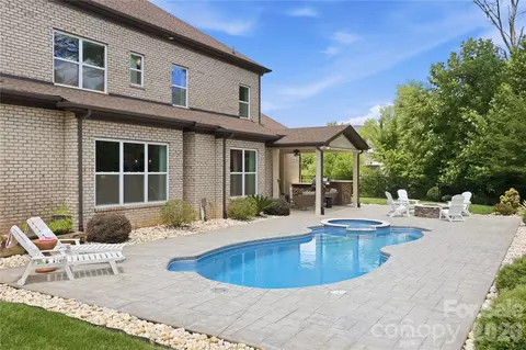 Exterior - 18314 Doves Crest Rd, Cornelius, NC 28031 photo 2 of 7