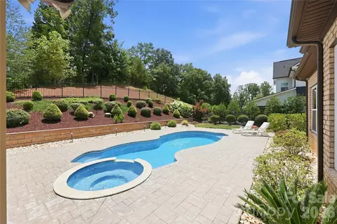 Exterior - 18314 Doves Crest Rd, Cornelius, NC 28031 photo 6 of 7